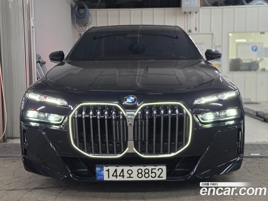 BMW 7-Series (G70) з Кореї
