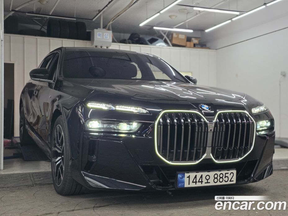 BMW 7-Series (G70) фото 2