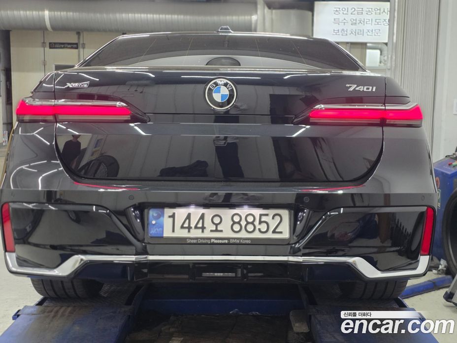 BMW 7-Series (G70) фото 4