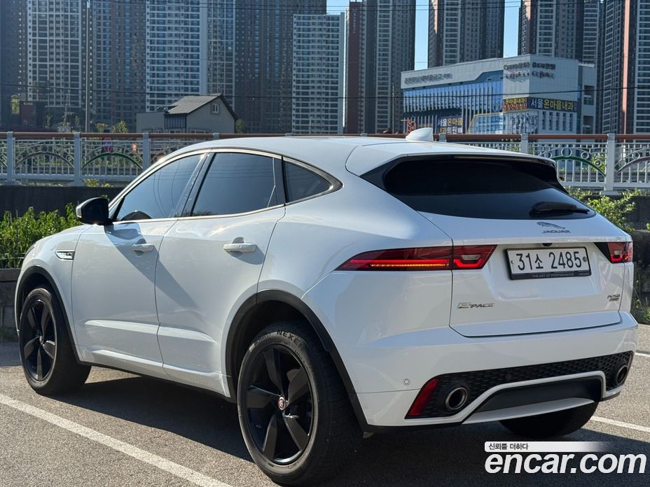 Jaguar E-PACE фото 2