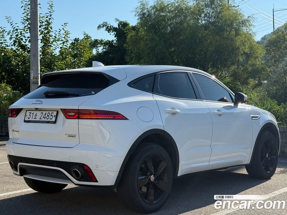 Jaguar E-PACE фото 4