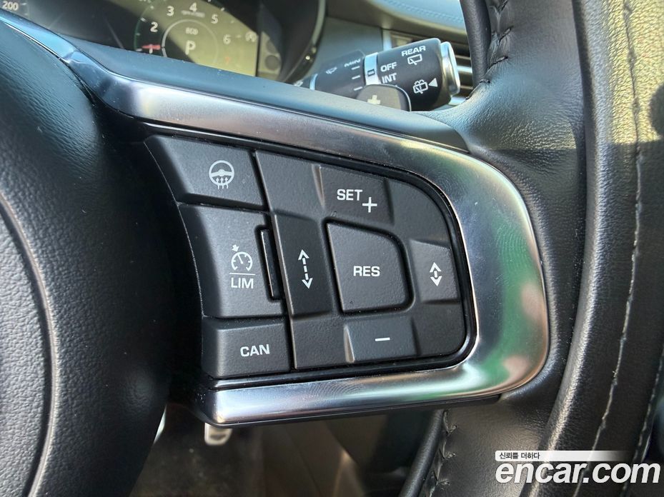 Jaguar E-PACE фото 7