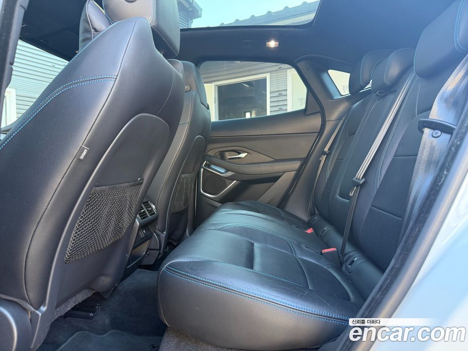 Jaguar E-PACE фото 9