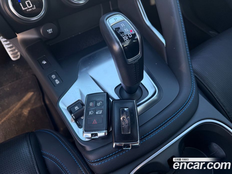 Jaguar E-PACE фото 10