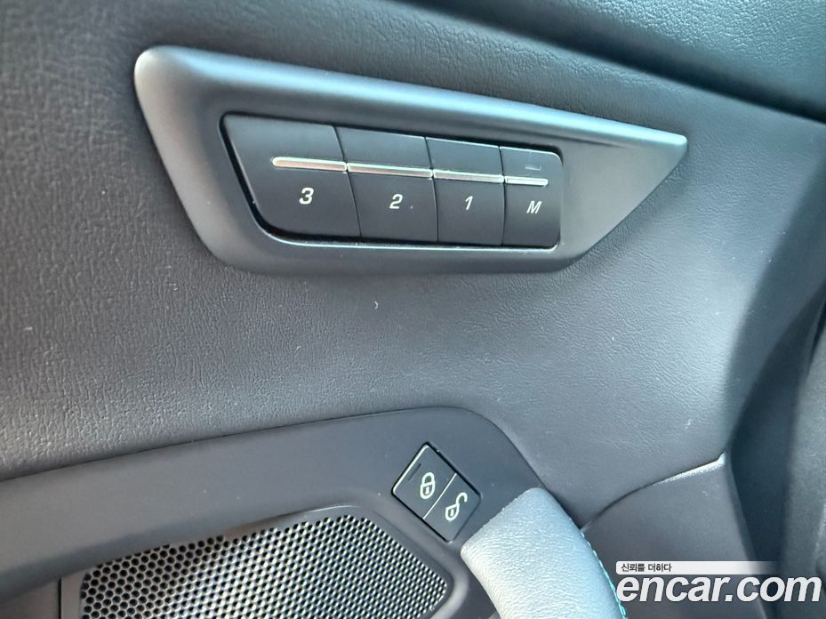 Jaguar E-PACE фото 13