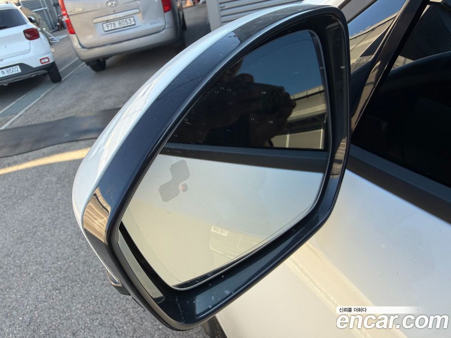 Jaguar E-PACE фото 15