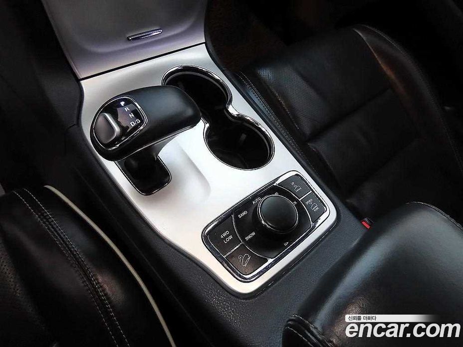Jeep Grand Cherokee (WK) фото 10