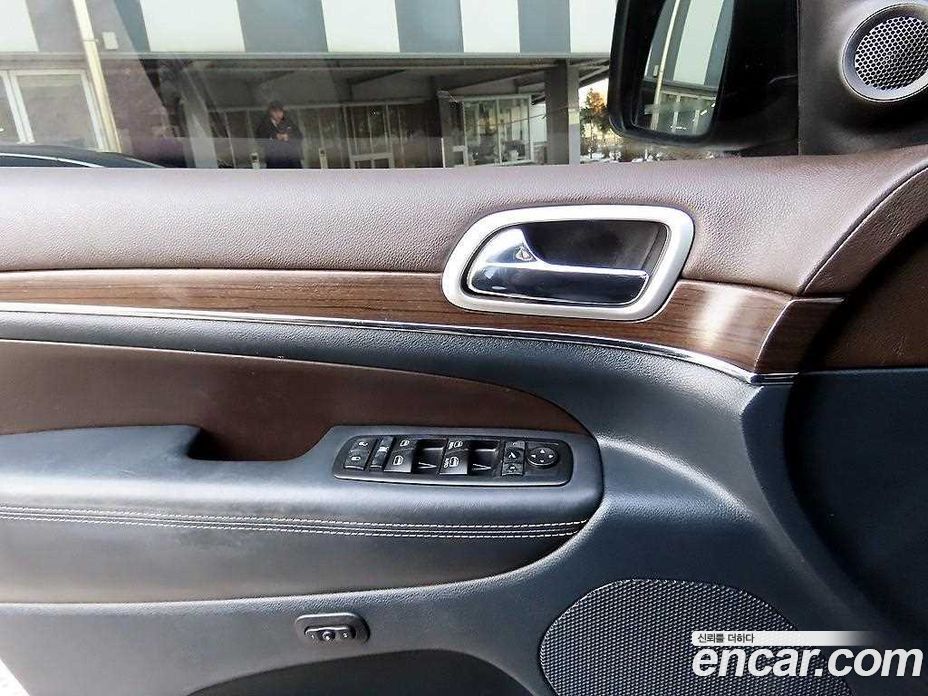 Jeep Grand Cherokee (WK) фото 11