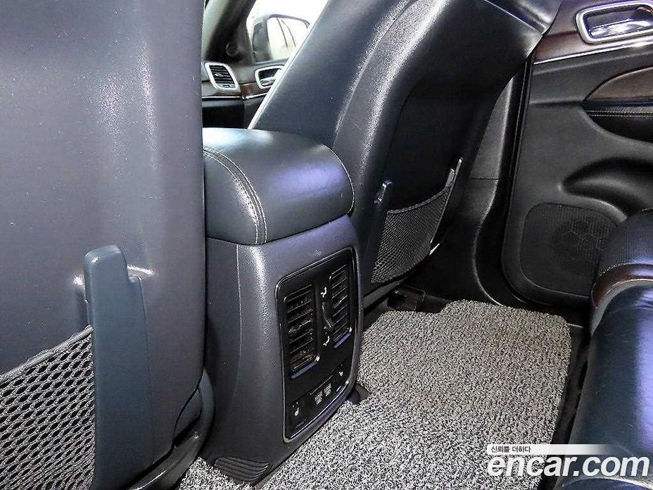 Jeep Grand Cherokee (WK) фото 15