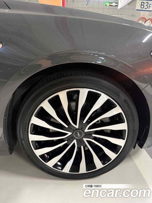 Lincoln Continental 10th Gen фото 6