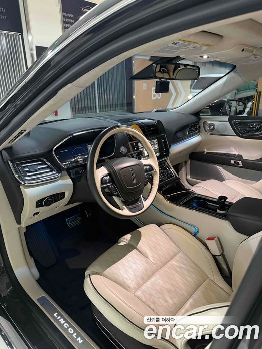 Lincoln Continental 10th Gen фото 16