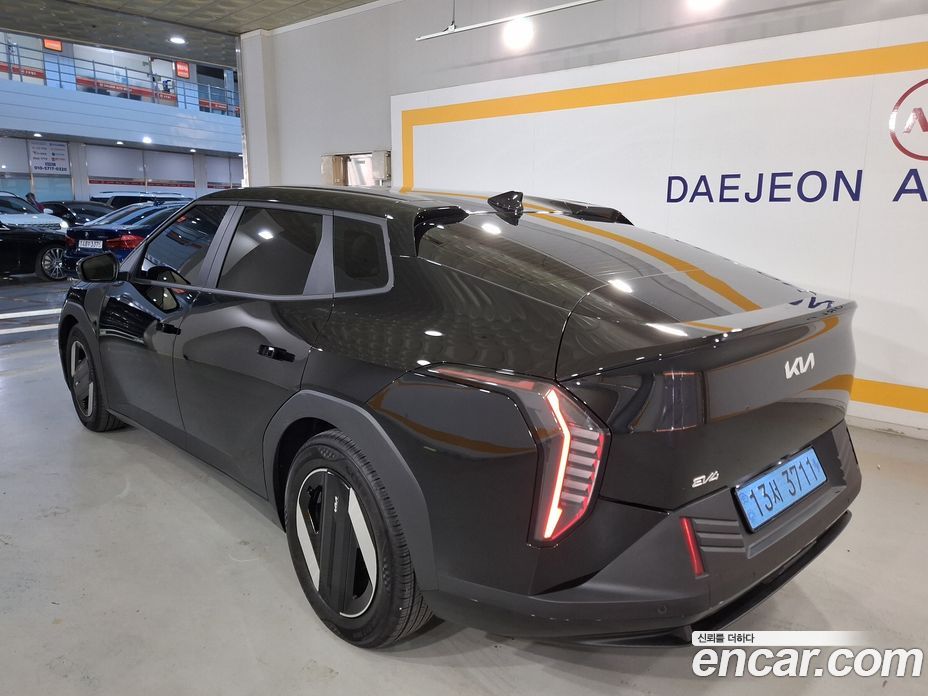 Kia EV4 фото 4