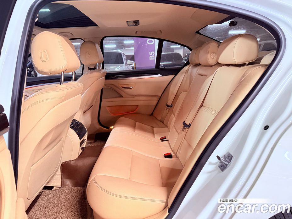 BMW 5-Series (F10) фото 11