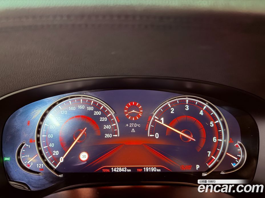 BMW 5-Series (G30) фото 8