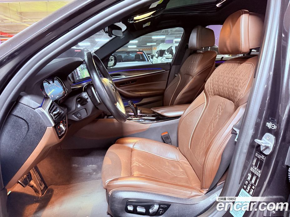 BMW 5-Series (G30) фото 10