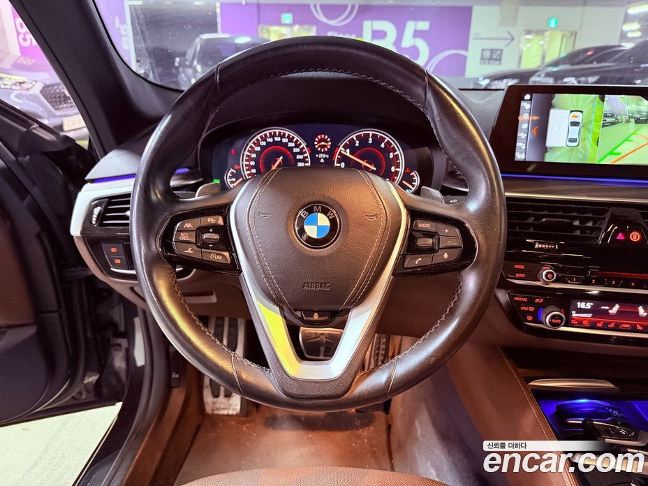 BMW 5-Series (G30) фото 12