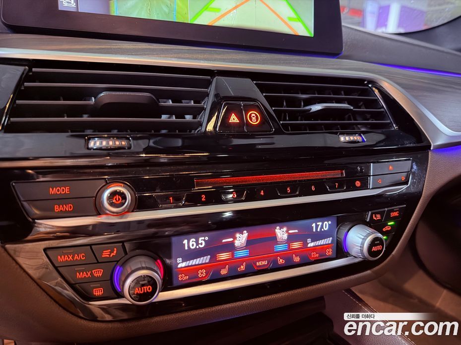 BMW 5-Series (G30) фото 13