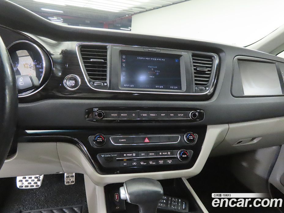 Kia Carnival 3rd Gen Restyling фото 10