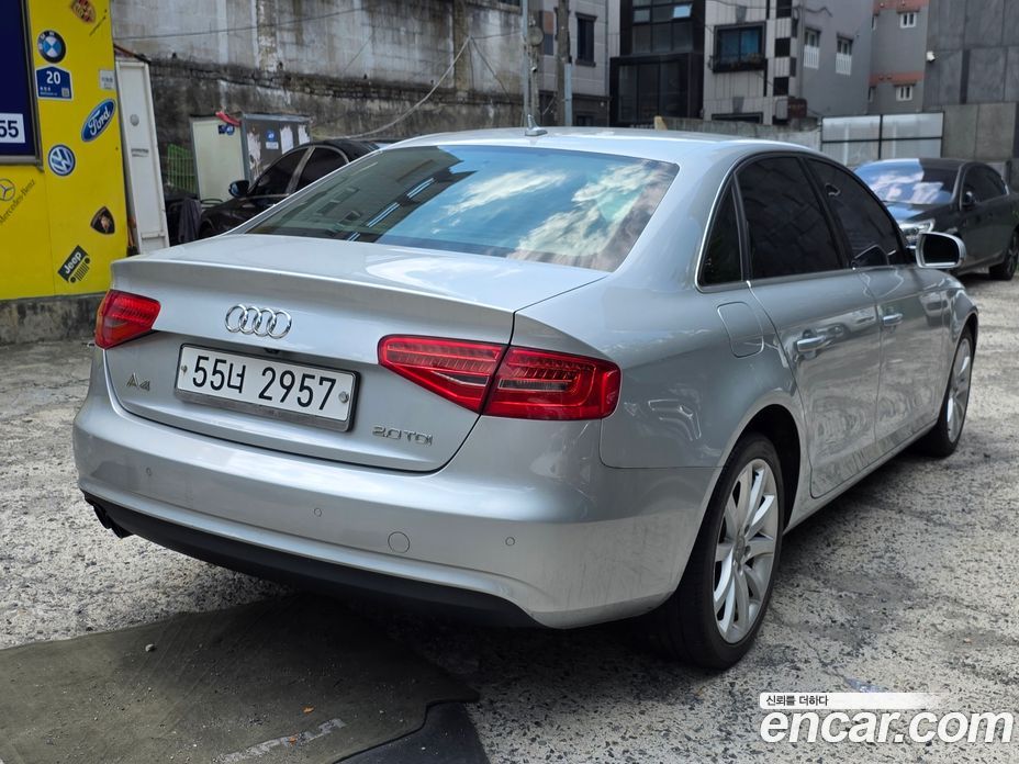 Audi A4 (B8) фото 2
