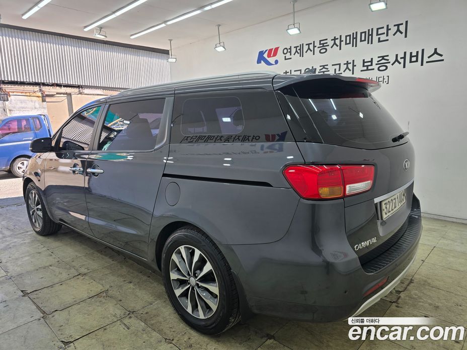 Kia Carnival 3rd Gen фото 5