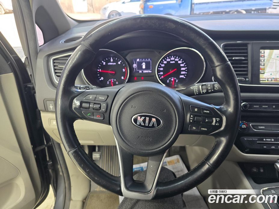 Kia Carnival 3rd Gen фото 7
