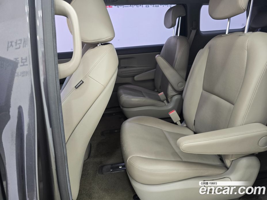 Kia Carnival 3rd Gen фото 16