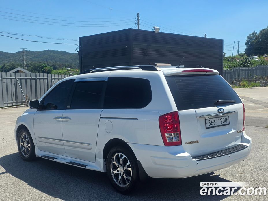 Kia Carnival 2nd Gen Restyling фото 6