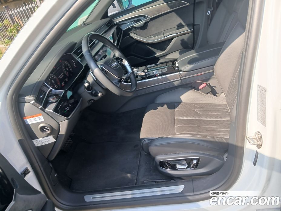 Audi A8 (D5) фото 5