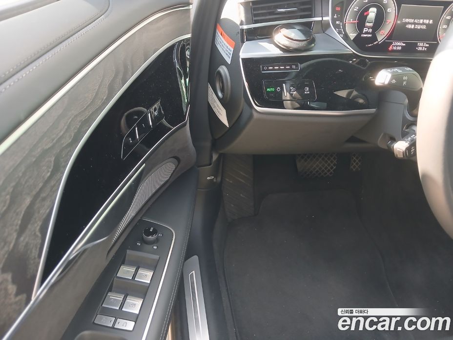 Audi A8 (D5) фото 6