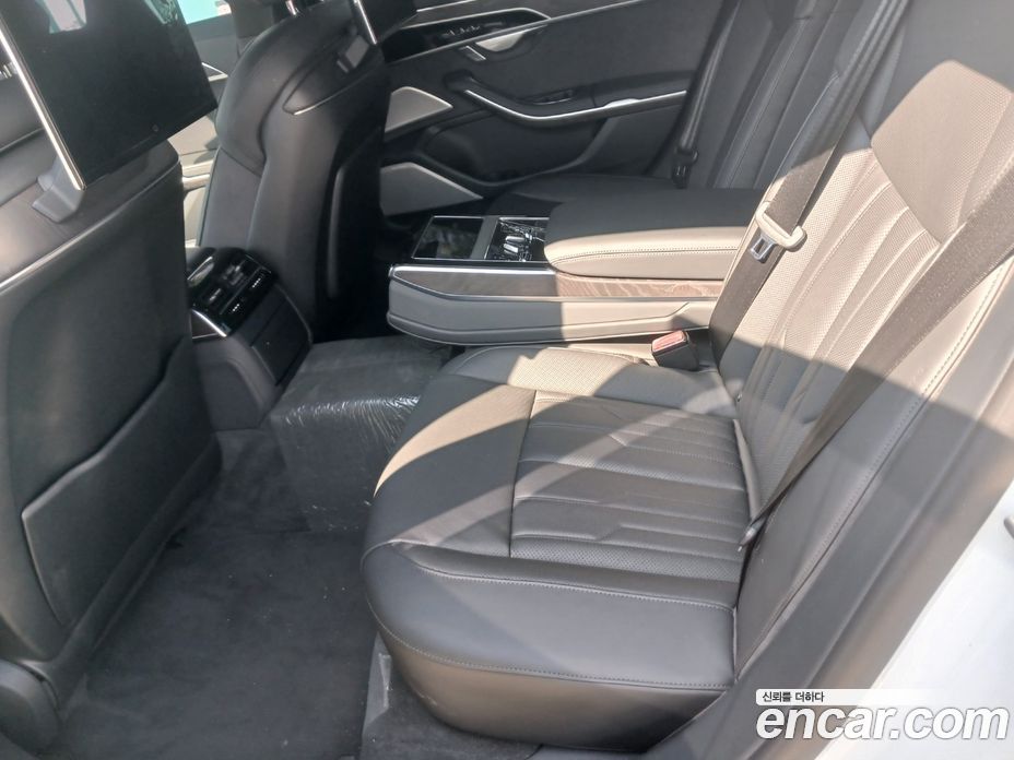 Audi A8 (D5) фото 7