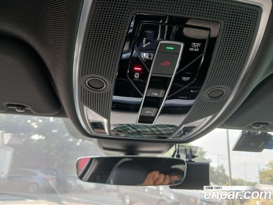 Audi A8 (D5) фото 10