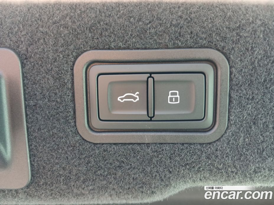 Audi A8 (D5) фото 15