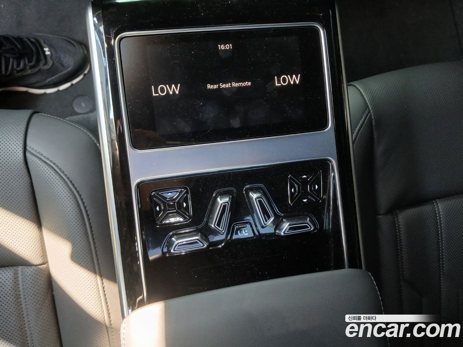 Audi A8 (D5) фото 16