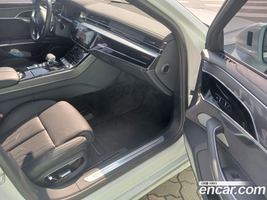 Audi A8 (D5) фото 17