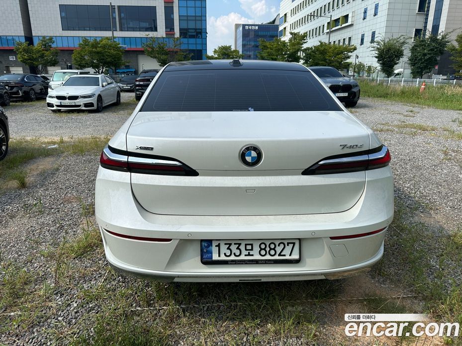 BMW 7-Series (G70) фото 3