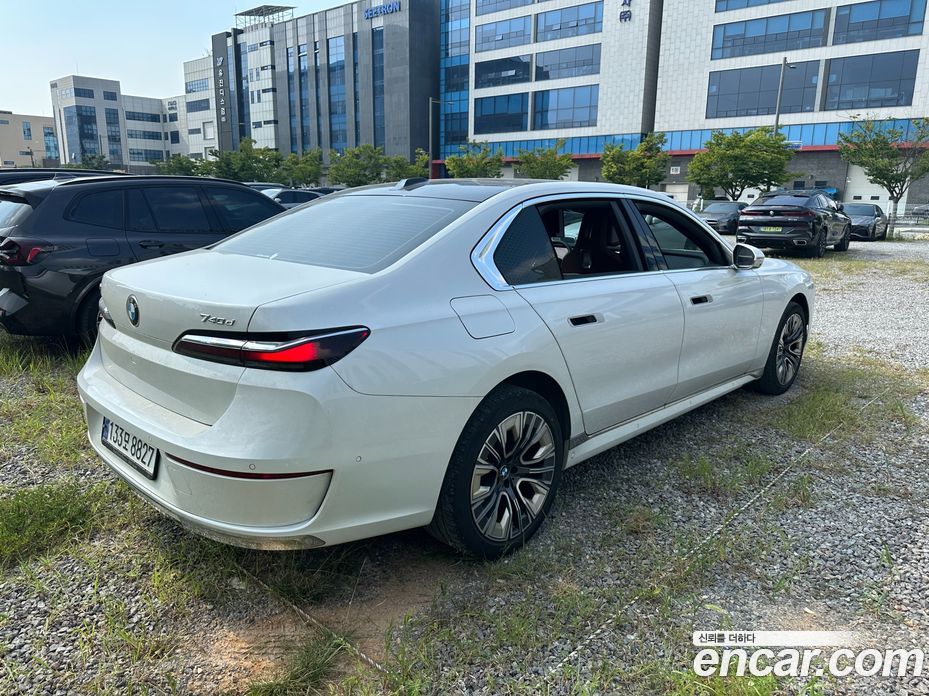 BMW 7-Series (G70) фото 4
