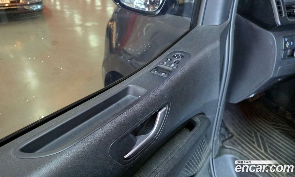 Hyundai Staria фото 17