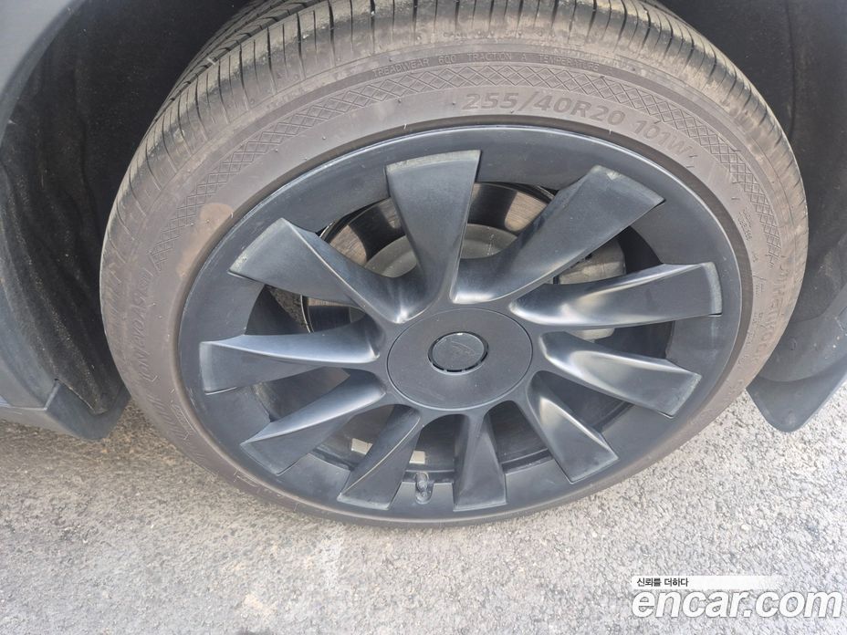 Tesla Model Y фото 8