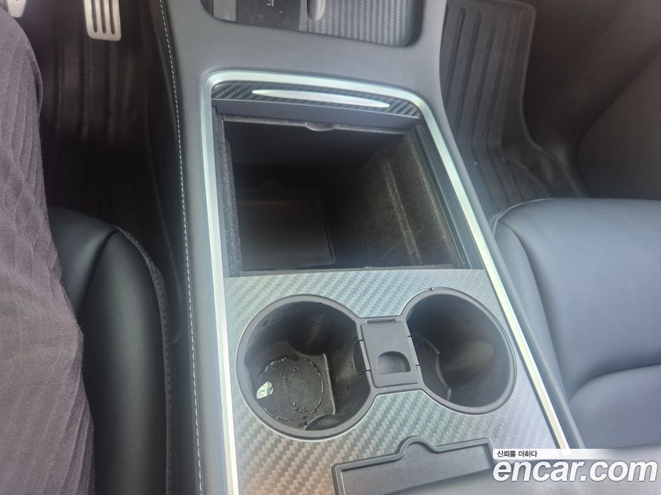 Tesla Model Y фото 13