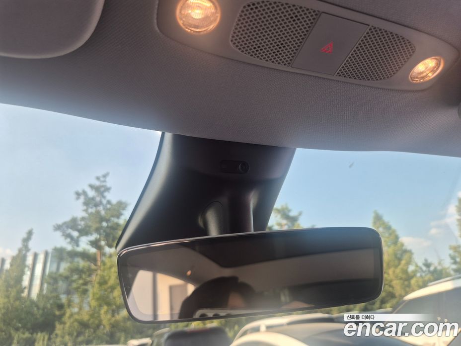 Tesla Model Y фото 15