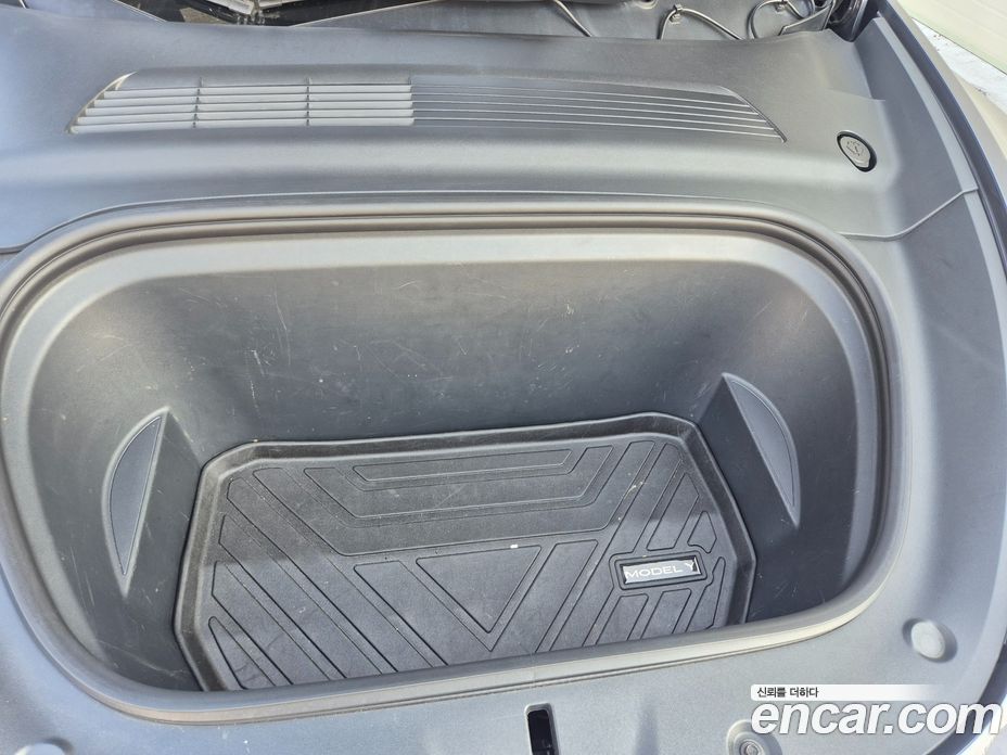 Tesla Model Y фото 17