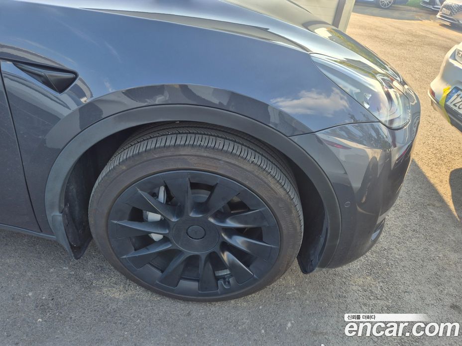 Tesla Model Y фото 19
