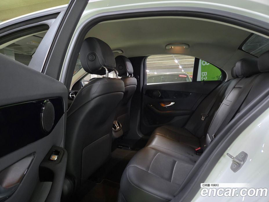 Mercedes-Benz C-Class W205 фото 10