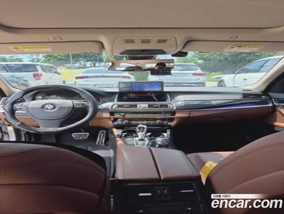 BMW 5-Series (F10) фото 6