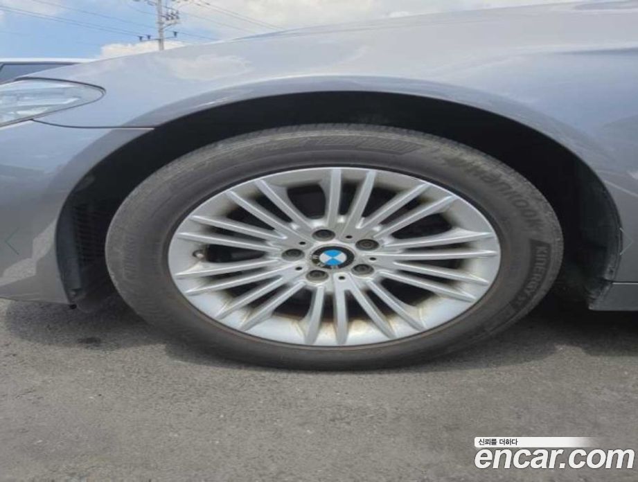 BMW 5-Series (F10) фото 9