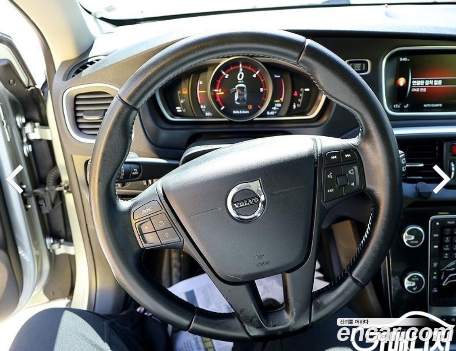 Volvo V40 фото 8