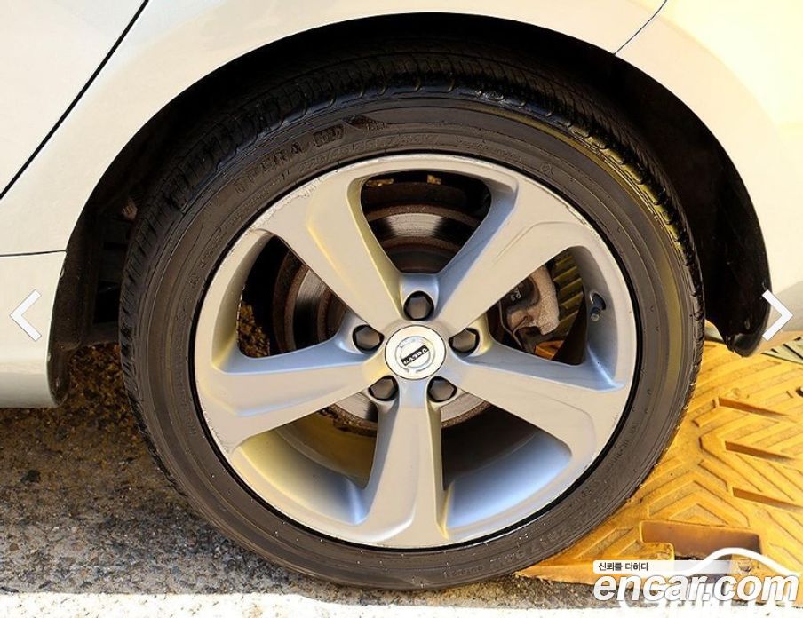 Volvo V40 фото 17