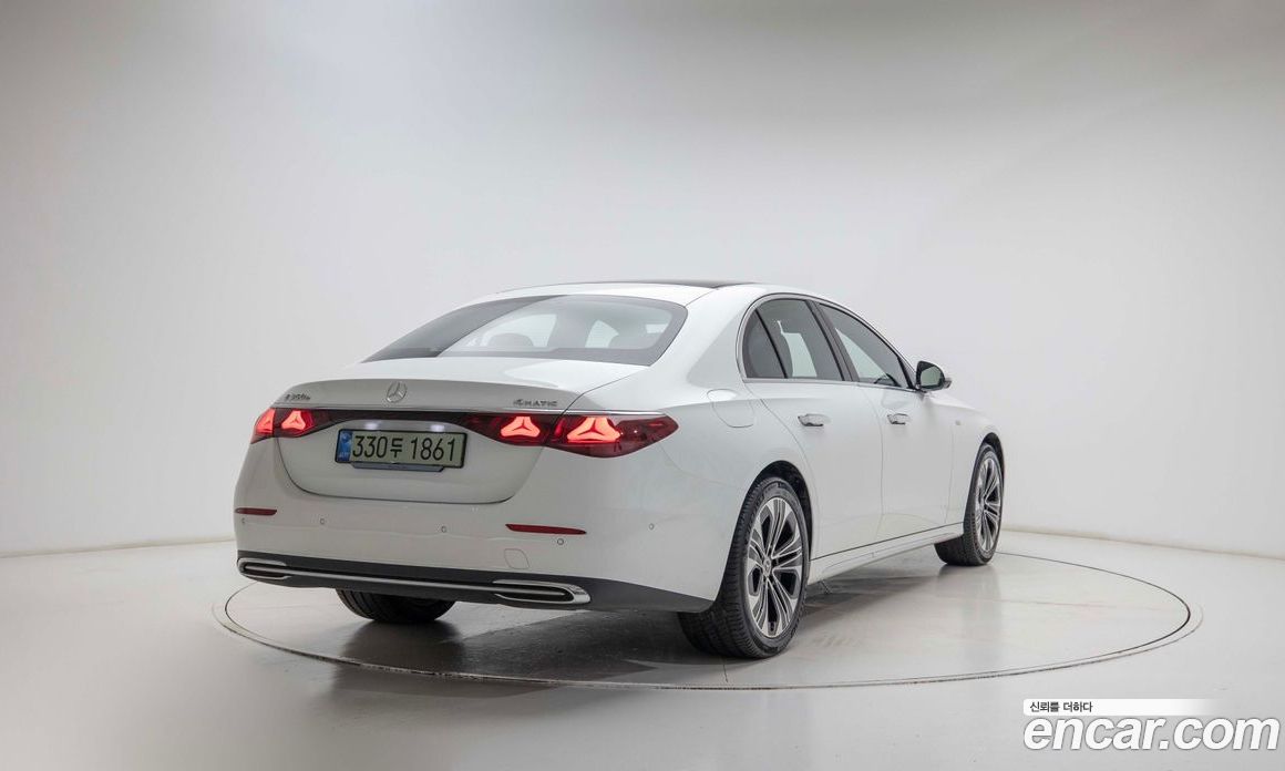 Mercedes-Benz E-Class W214 фото 2