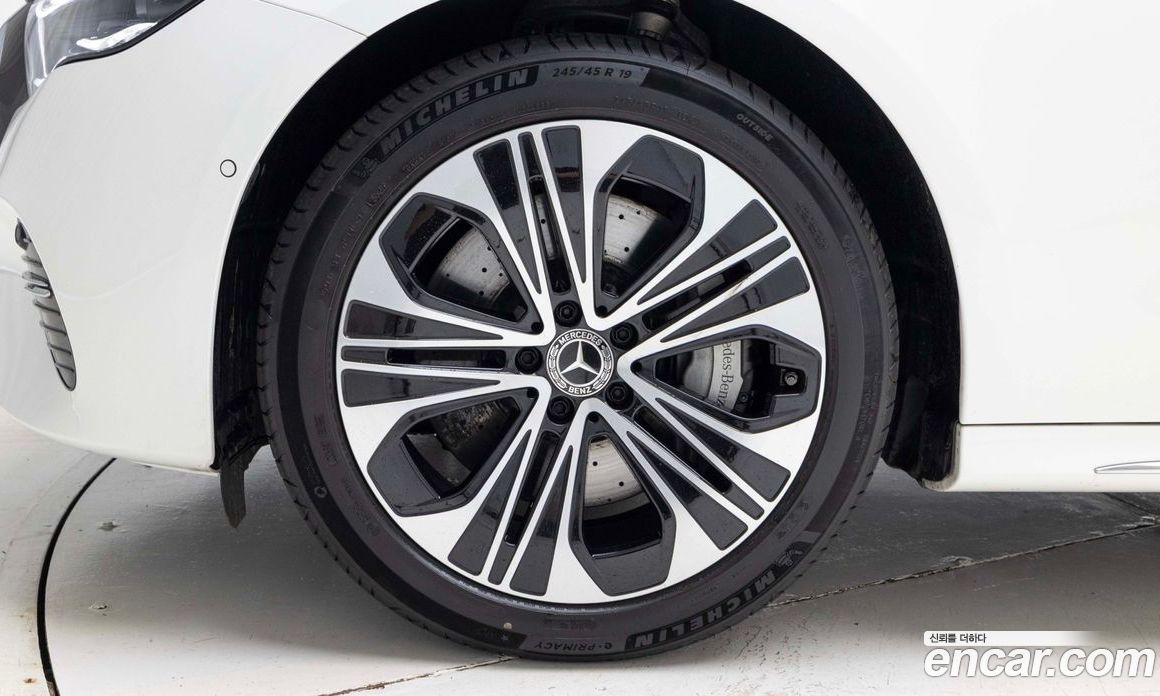 Mercedes-Benz E-Class W214 фото 5