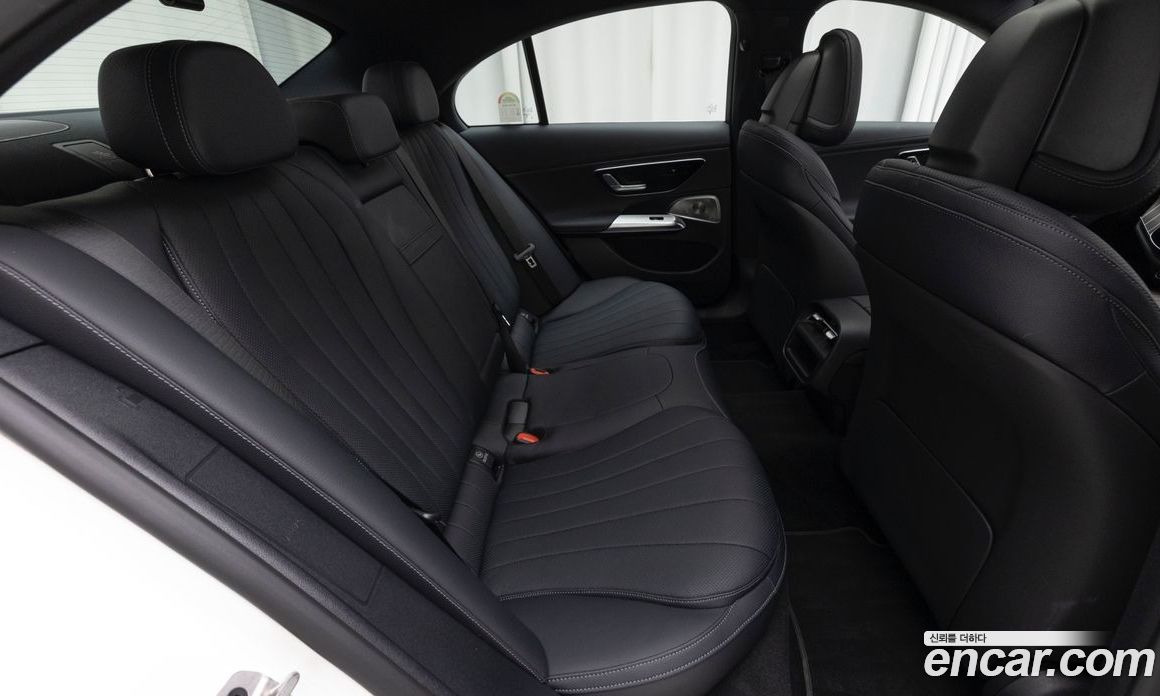 Mercedes-Benz E-Class W214 фото 10